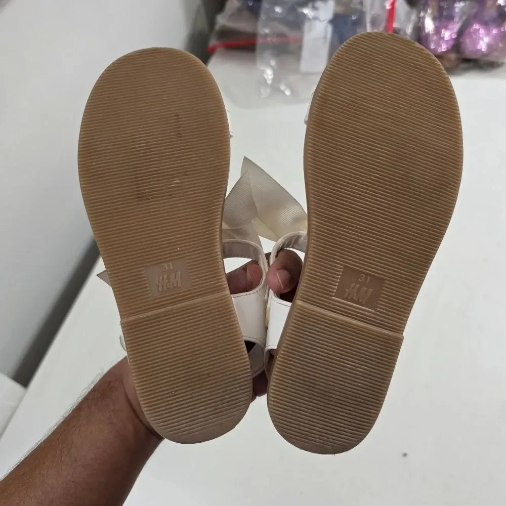 H&M Girls White Strap On Sandals with Elegant Bow Size 13
